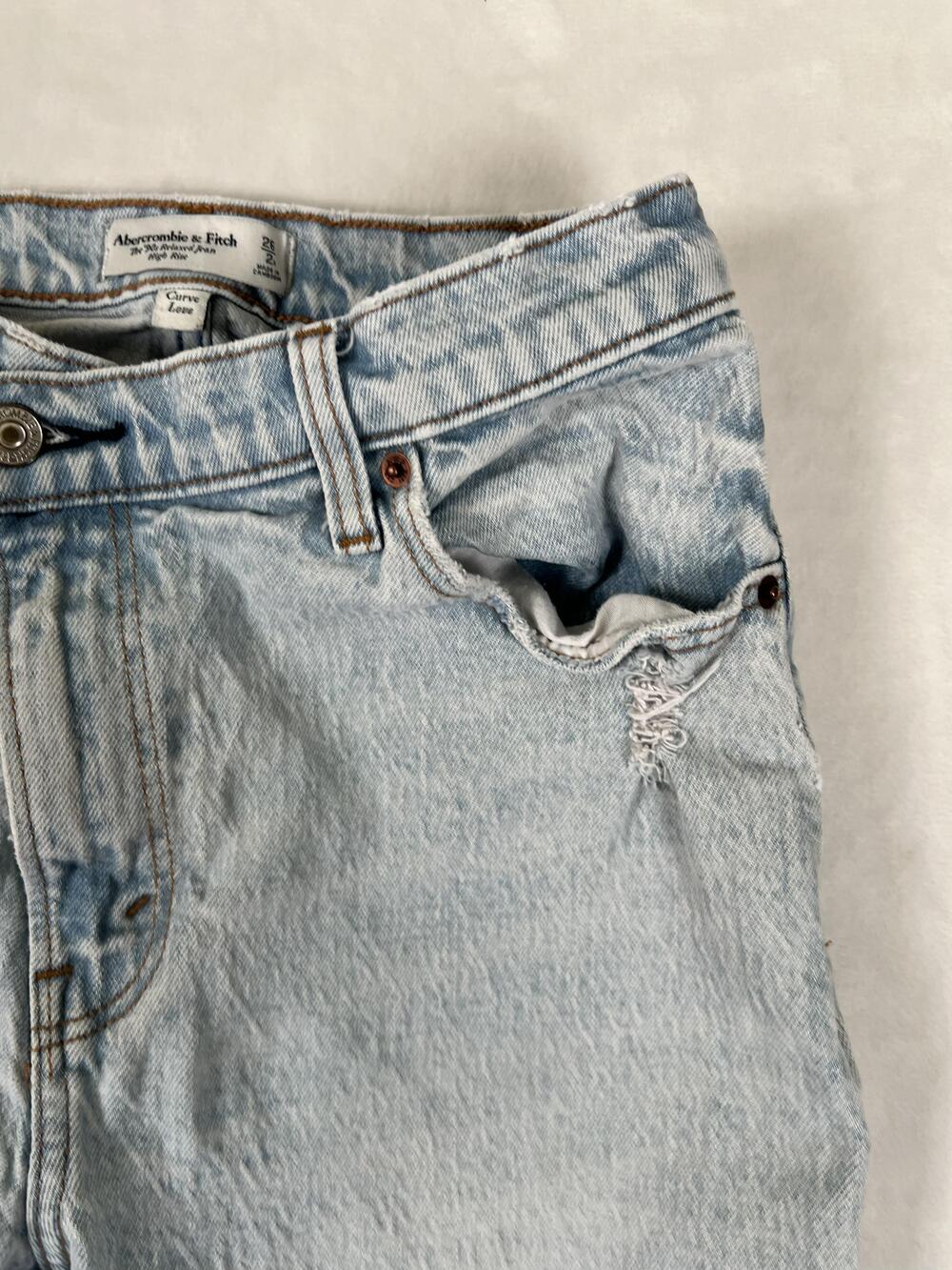 Abercrombie & Fitch 90s Relaxed Jeans Womens 26 Blue Light Wash High Rise Denim - Picture 5 of 10